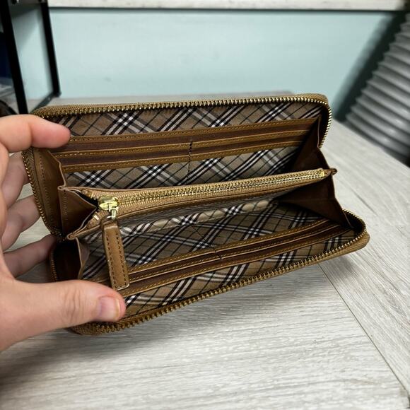 Burberry Long Wallet with Nova Check Interior Leather Zip Around Brown Women's - Picture 6 of 8